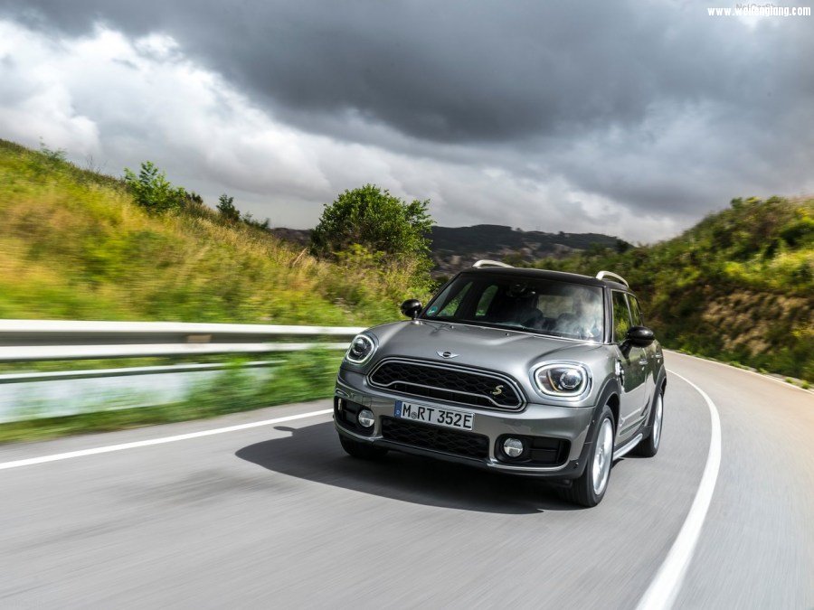 Mini-Countryman_Plug-in_Hybrid-2017-1280-3a.jpg