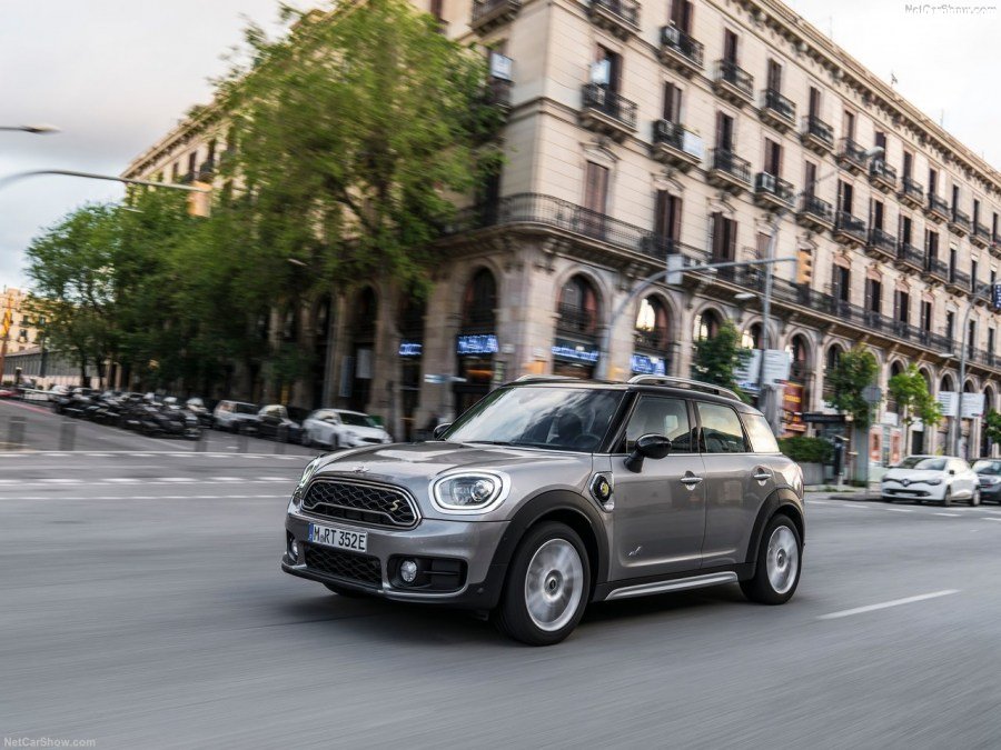 Mini-Countryman_Plug-in_Hybrid-2017-1280-3f.jpg