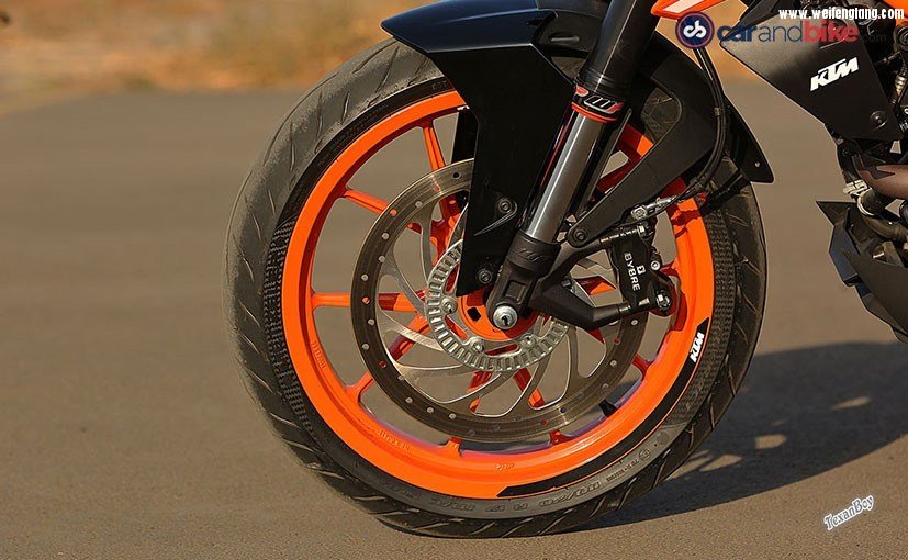 2017-ktm-390-duke-review-first-ride_827x510_71489148970.jpg