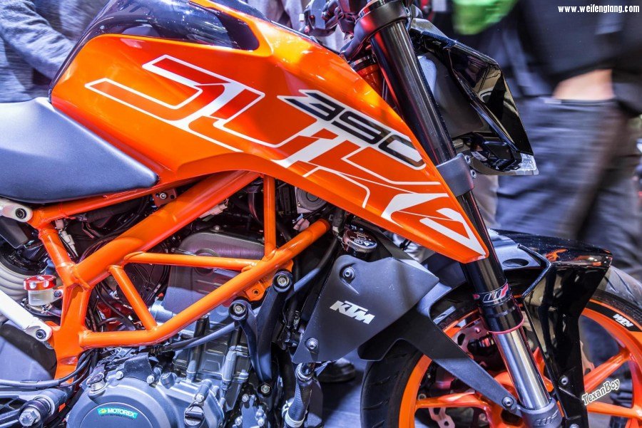 14-ktm-390-duke-2017.jpg