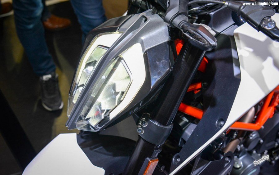 2017 KTM 390 DUKE_PART6.jpg