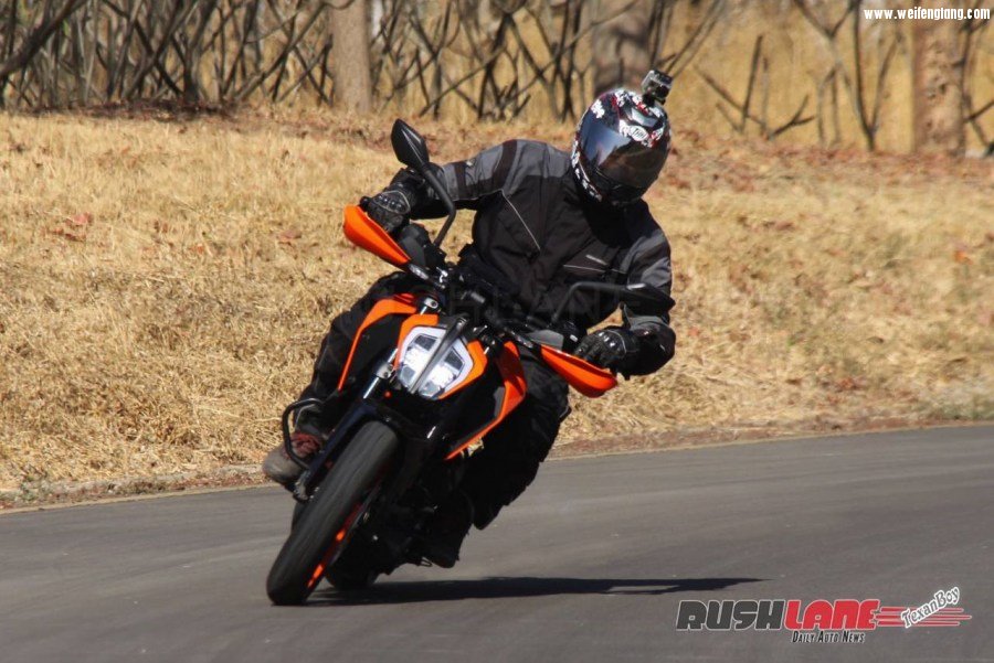 new-ktm-duke-390-review-1.jpg
