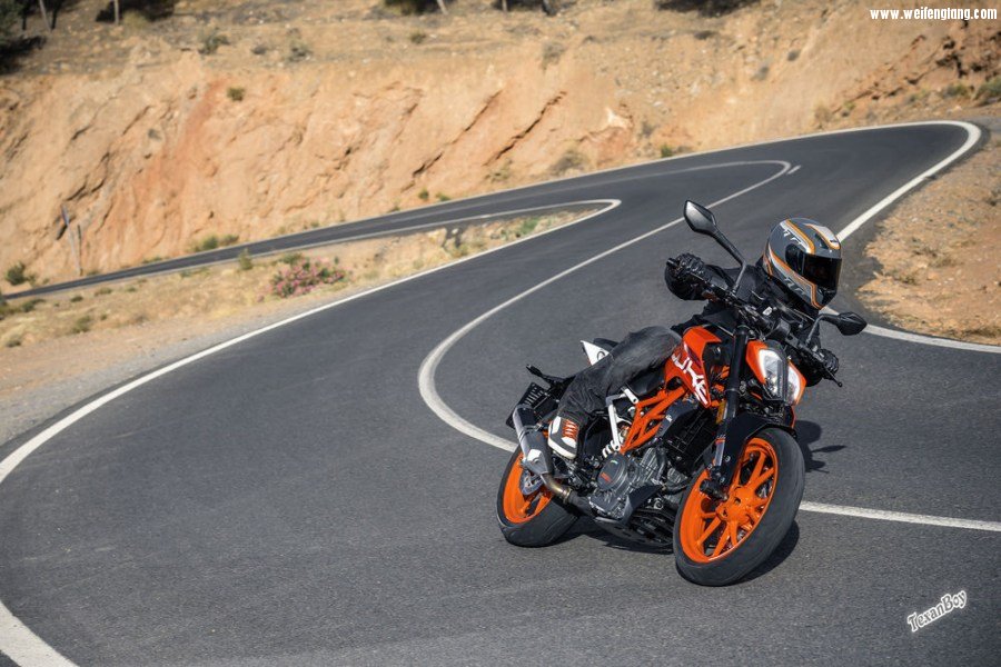 cw1116-2017-ktm-duke-390-image-13.jpg