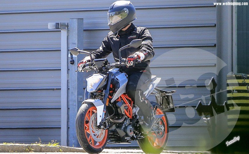 2017-ktm-duke-390_827x510_81469699448.jpg