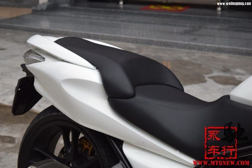 201510elbntd250mn5fx52.jpg
