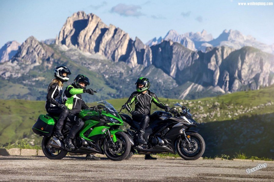 2017-Kawasaki-Ninja1000ABS2.jpg