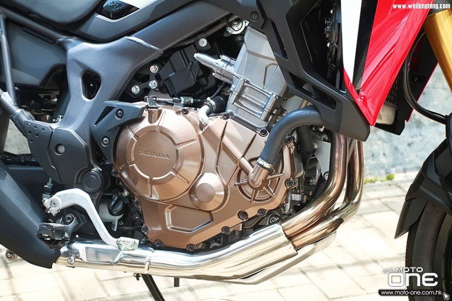 2017_HONDA_CRF1000L_Africa_Twin_05.jpg