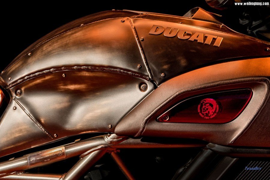 ducati-diavel-diesel-14.jpg