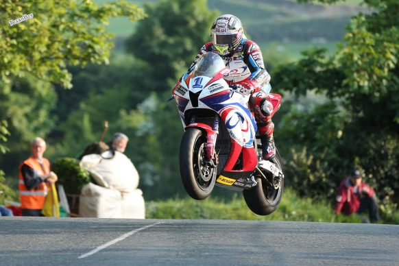 053117-2017-isle-of-man-tt-preview-McGuinness-582x388.jpg