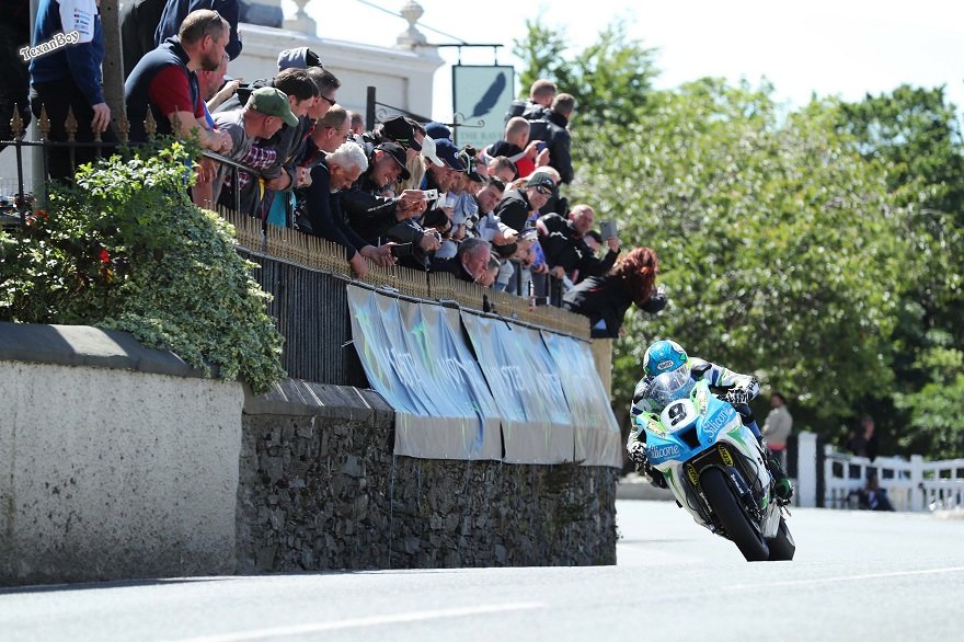 060617-isle-of-man-tt-2017-Dean-Harrison-Raven.jpg
