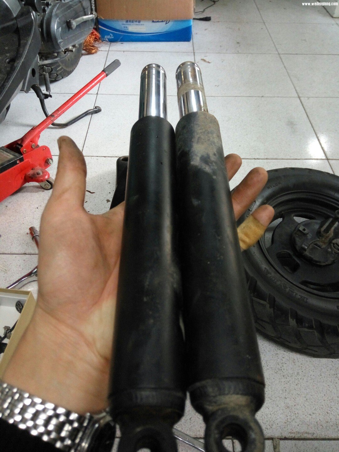 一只有伤 所以前轮跑偏