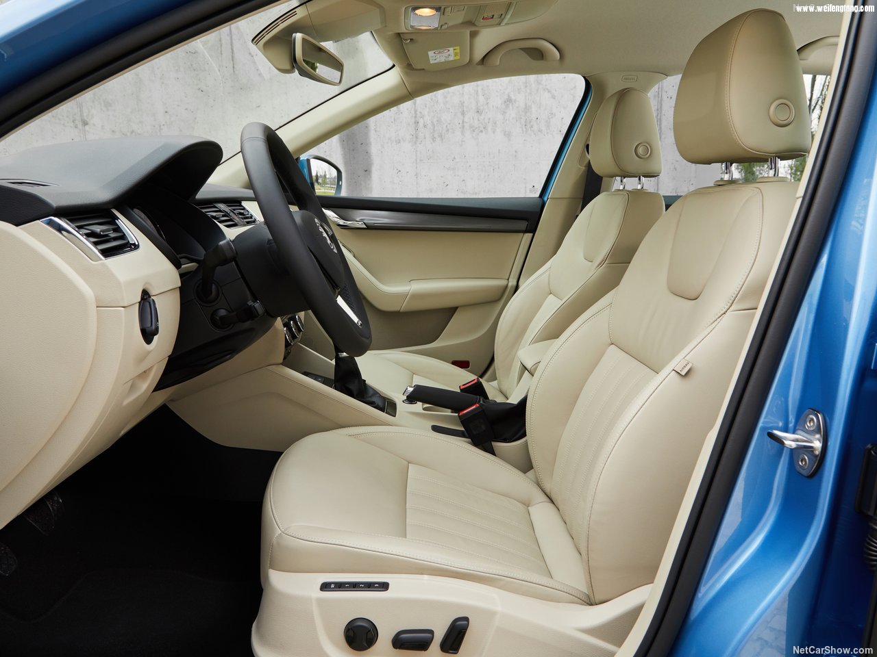 Skoda-Octavia_Combi-2017-1280-31.jpg