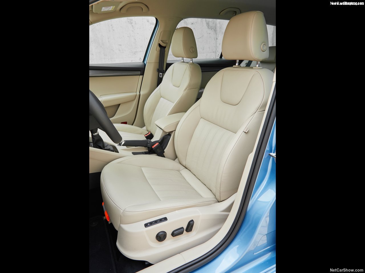 Skoda-Octavia_Combi-2017-1280-4c.jpg