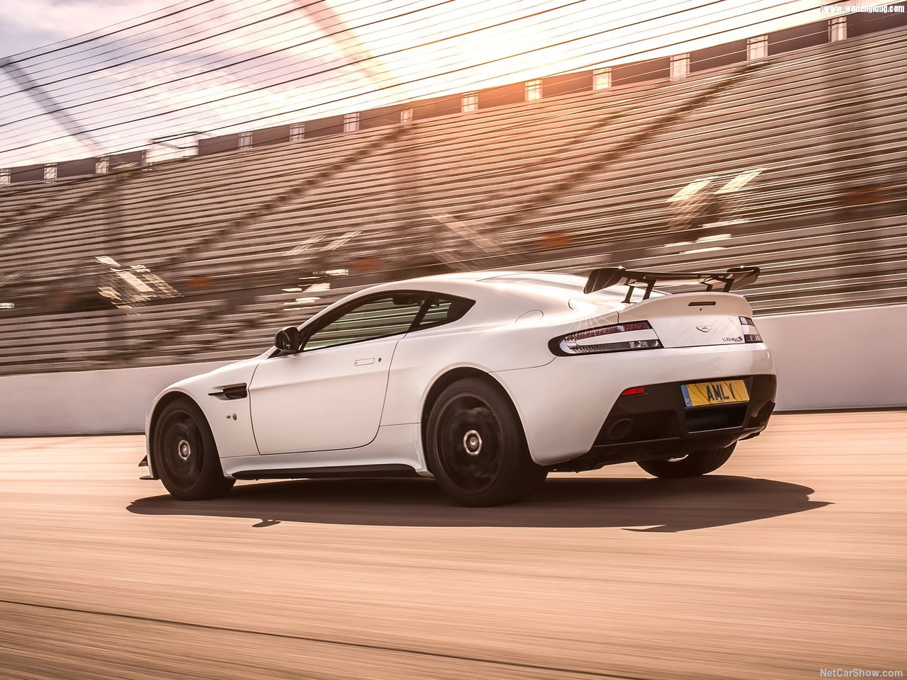 Aston_Martin-Vantage_AMR-2018-1280-08.jpg