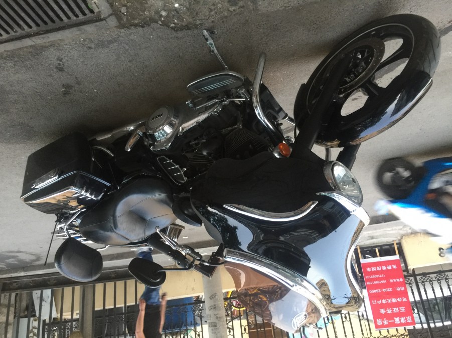 摩托车