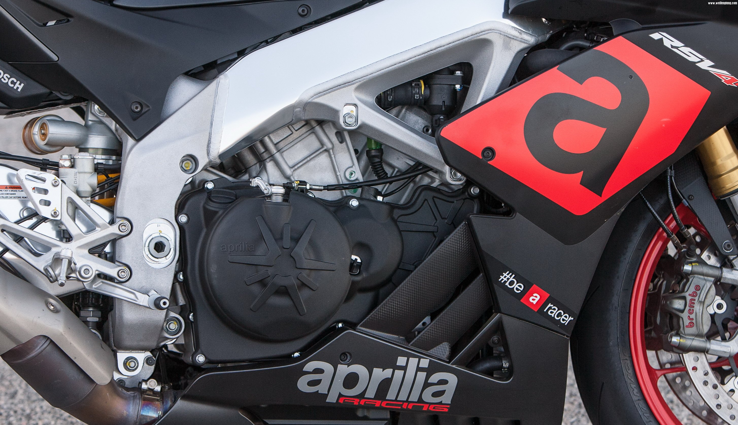 060817-2017-superbike-shootout-Aprilia-RSV4-7816.jpg