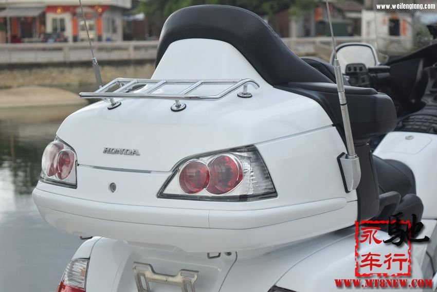 203956yrra5at9x2xxtbde.jpg