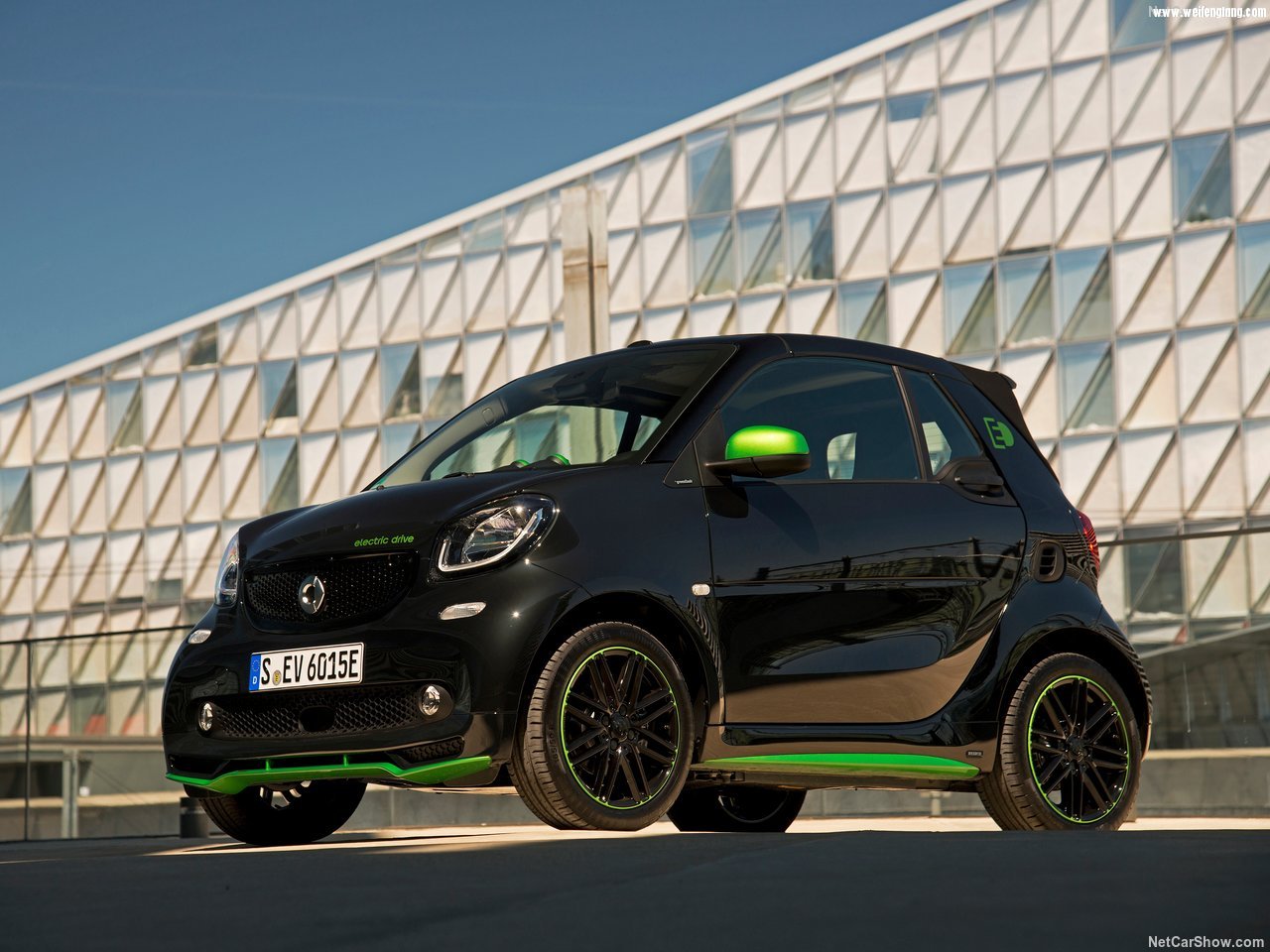 Smart-fortwo_Cabrio_electric_drive-2017-1280-04.jpg