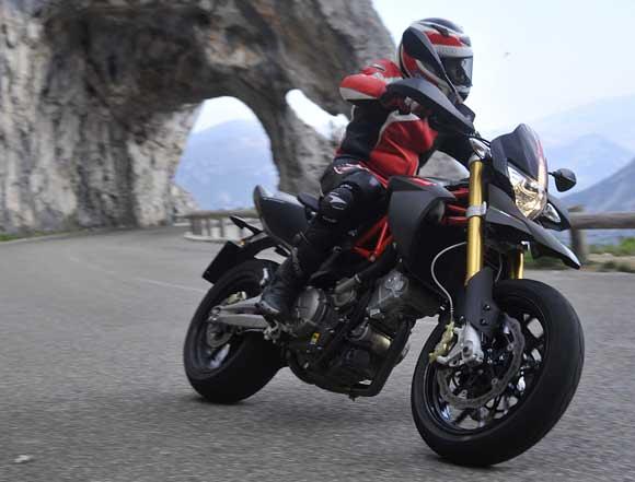 Dorsoduro 750 Factory-4.jpg