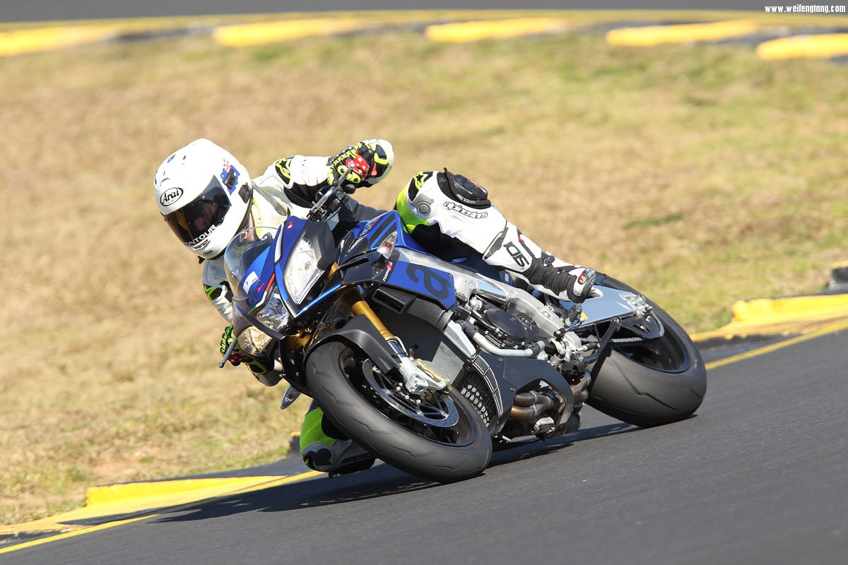 Tuono V4 1100 RR-2.jpg