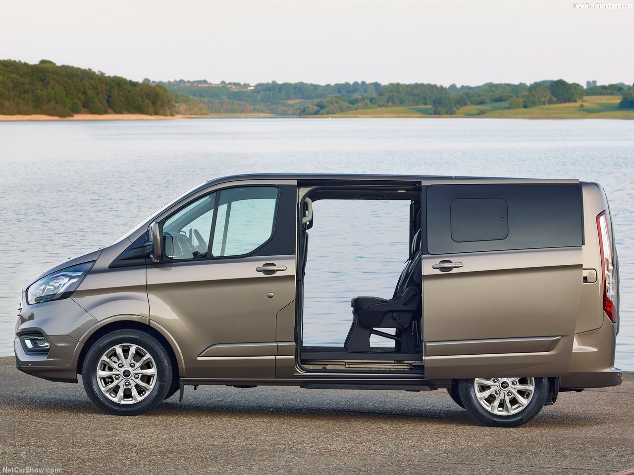 Ford-Tourneo_Custom-2018-1280-05.jpg