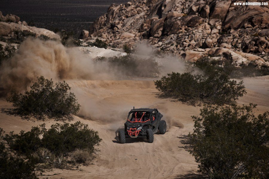 Maverick X3 Xrs - Triple Black - Desert riding 1.jpg