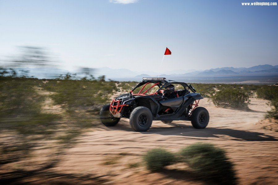Maverick X3 Xrs - Triple Black - Desert riding 2.jpg