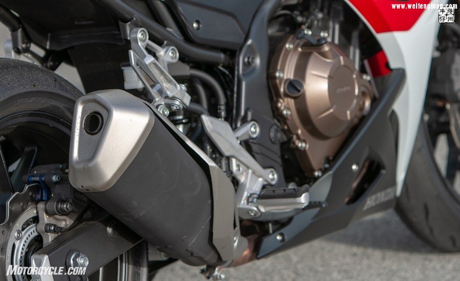 062218-Lightweight-Sportbikes-Honda-CBR500R-05.jpg