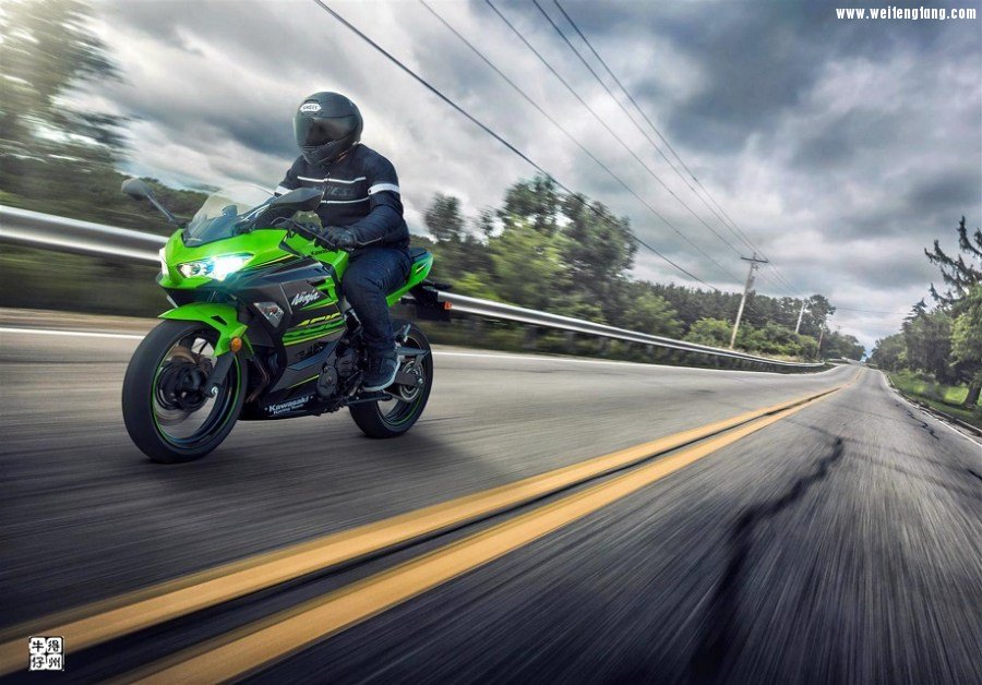2018-Kawasaki-Ninja-400ABS-KRT1.jpg