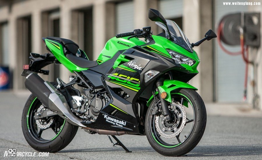 062218-Lightweight-Sportbikes-Kawasaki-Ninja-400-01.jpg