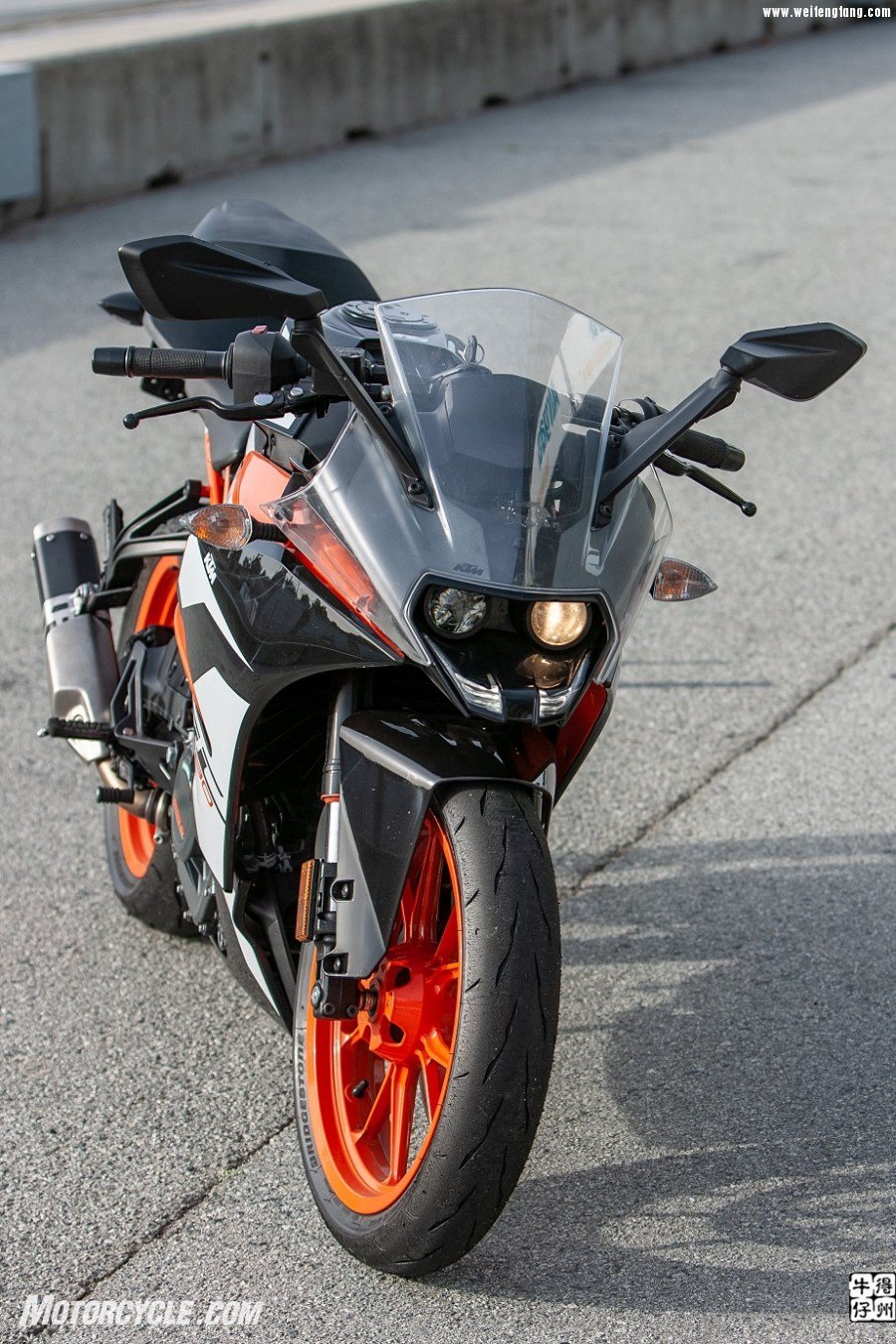 062218-Lightweight-Sportbikes-KTM-RC390-06.jpg