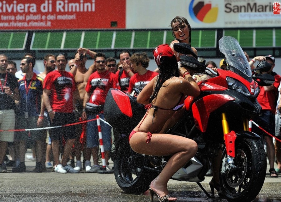 wordl-ducati-eek-babes.jpg