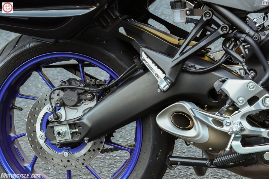 071718-2019-yamaha-tracer-900gt-BJN20331swingarm-exhaust-subframe.jpg