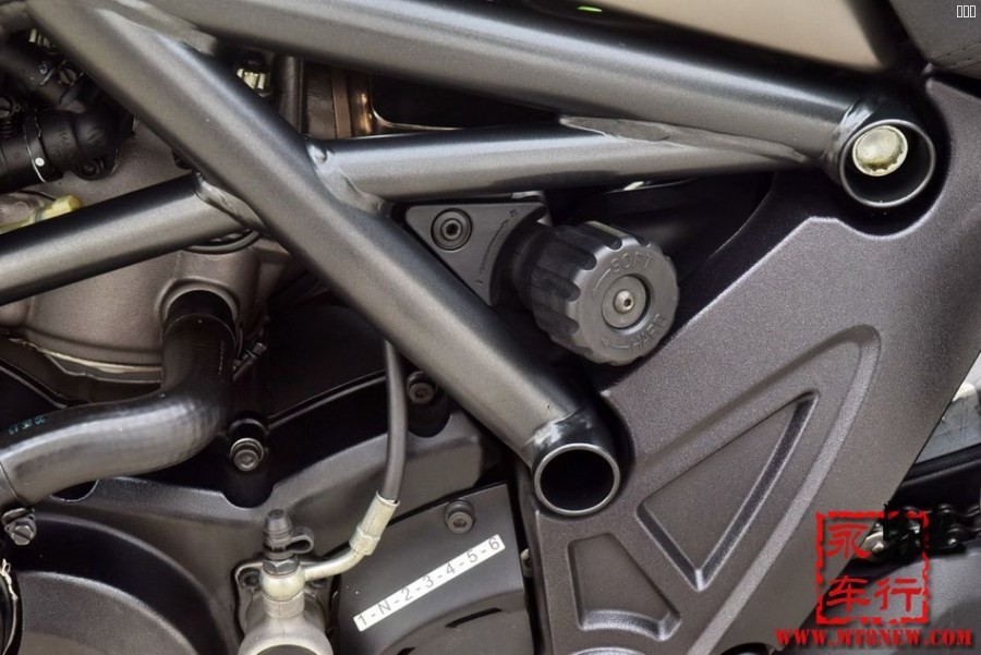2013 杜卡迪 大魔鬼 (9).jpg