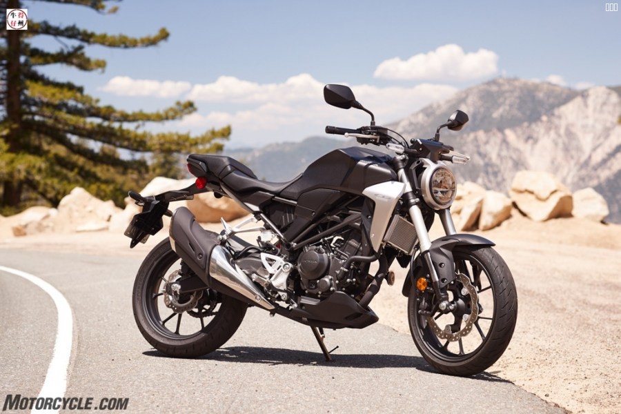 19-Honda-CB300R_beauty_15.jpg