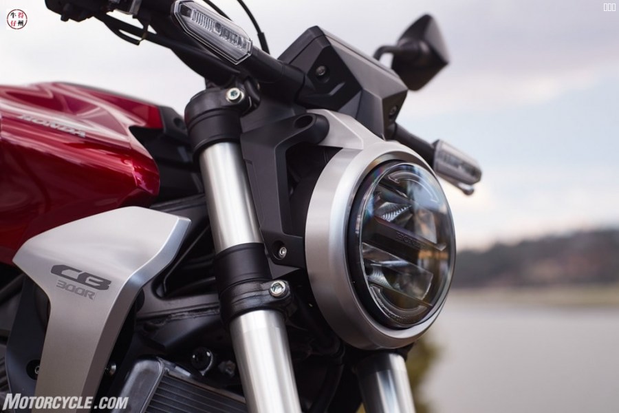 19-Honda-CB300R_detail_10.jpg