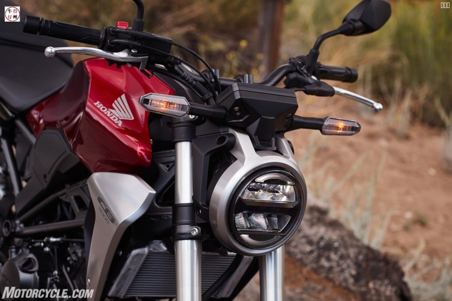 19-Honda-CB300R_detail_13.jpg