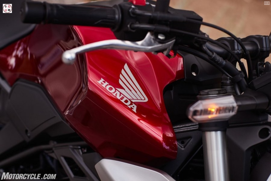 19-Honda-CB300R_detail_15.jpg