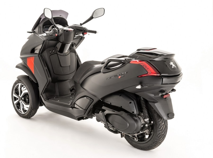 Peugeot Metropolis 400 RX-R 13'' Mad Black 26.jpg