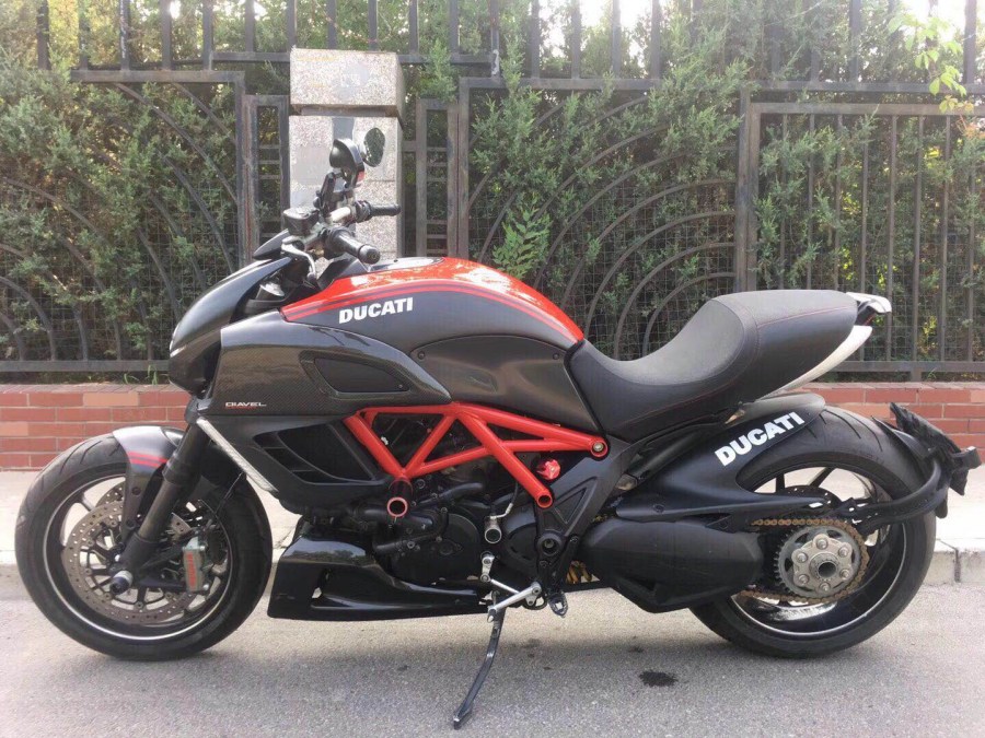 大贸京B 杜卡迪大魔鬼 红色碳纤维版本