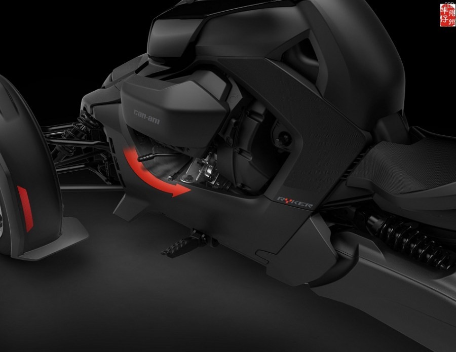 091018-2019-can-am-ryker-FDFEA-VW08-PBSPY-MY19-ZNCANAM-PPSWI_Gear-changing_arrows_04.jpg