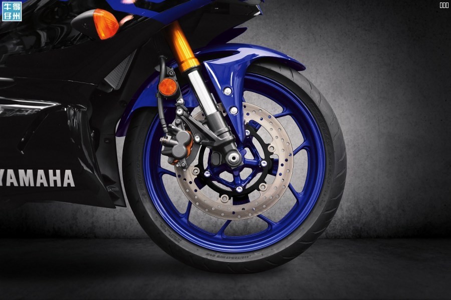 101118-2019-Yamaha_YZF-R3_Team-Yamaha-Blue_Dunlop-Sportmax-GPR-300-Front-Tire_RGB.jpg