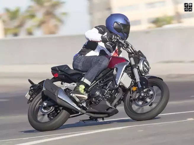 2019-honda-cb300r-9 (1).jpg