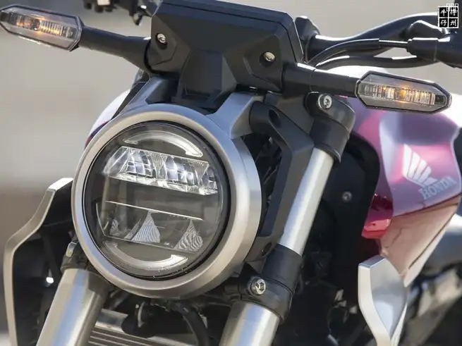 2019-honda-cb300r-9 (4).jpg