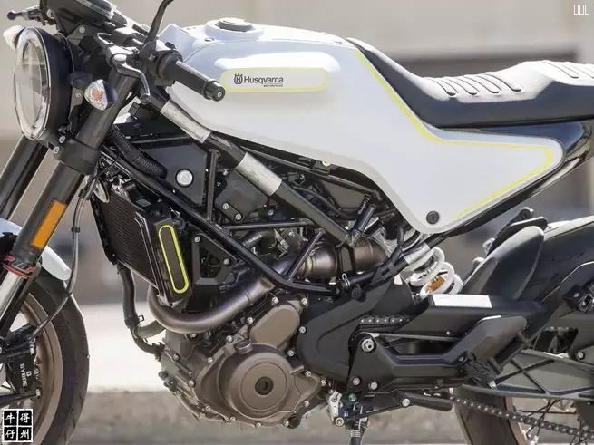 2018-husqvarna-vitpilen-401-8 (3).jpg