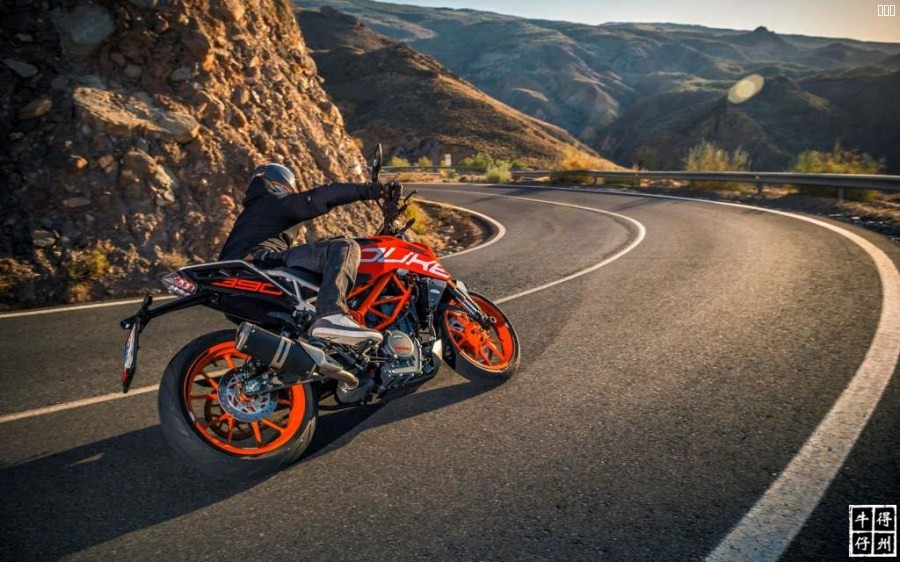 2018-KTM-390-Duke1-1024x640.jpg