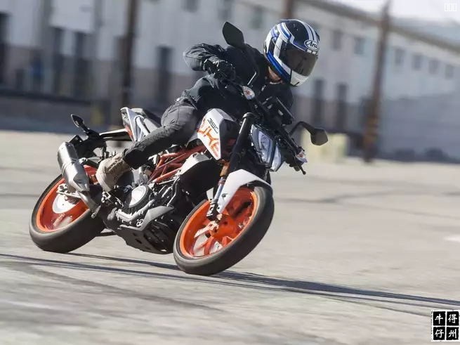 2018-ktm-390-duke-6 (4).jpg