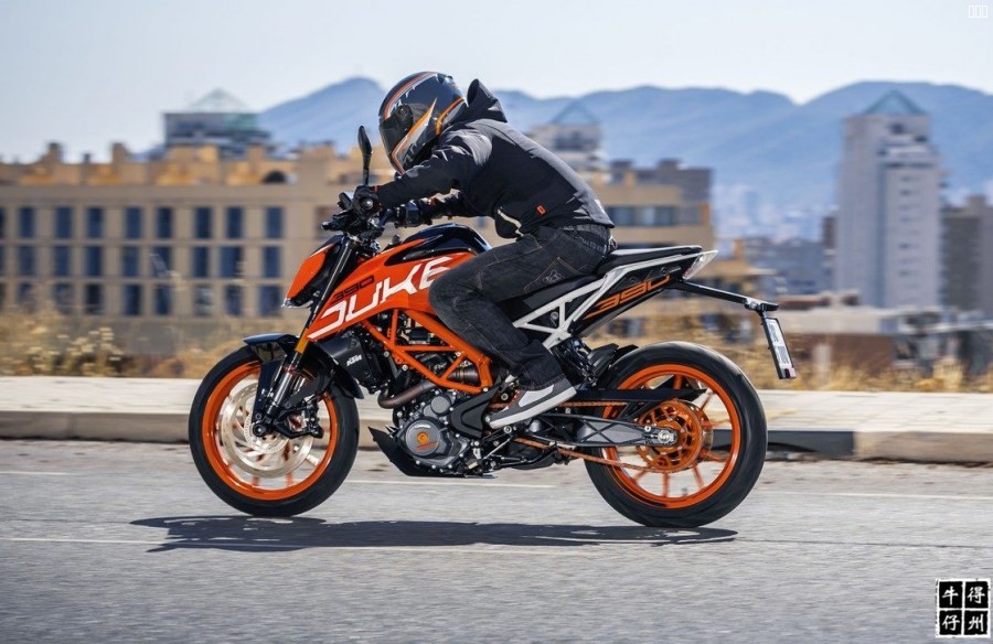 KTM-390-Duke-1--1120x727.jpg