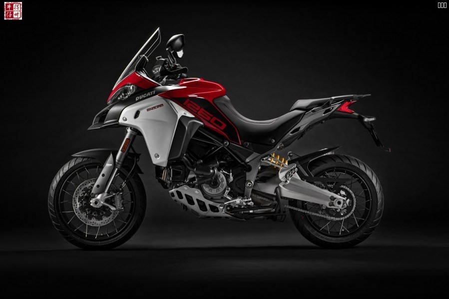 101218-16-2019-Ducati-Multistrada-1260-Enduro-UC68147-High.jpg