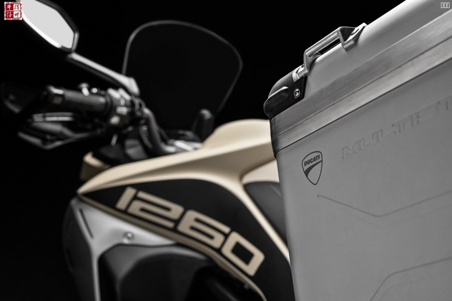 101218-40-2019-Ducati-Multistrada-1260-Enduro-UC68120-High.jpg